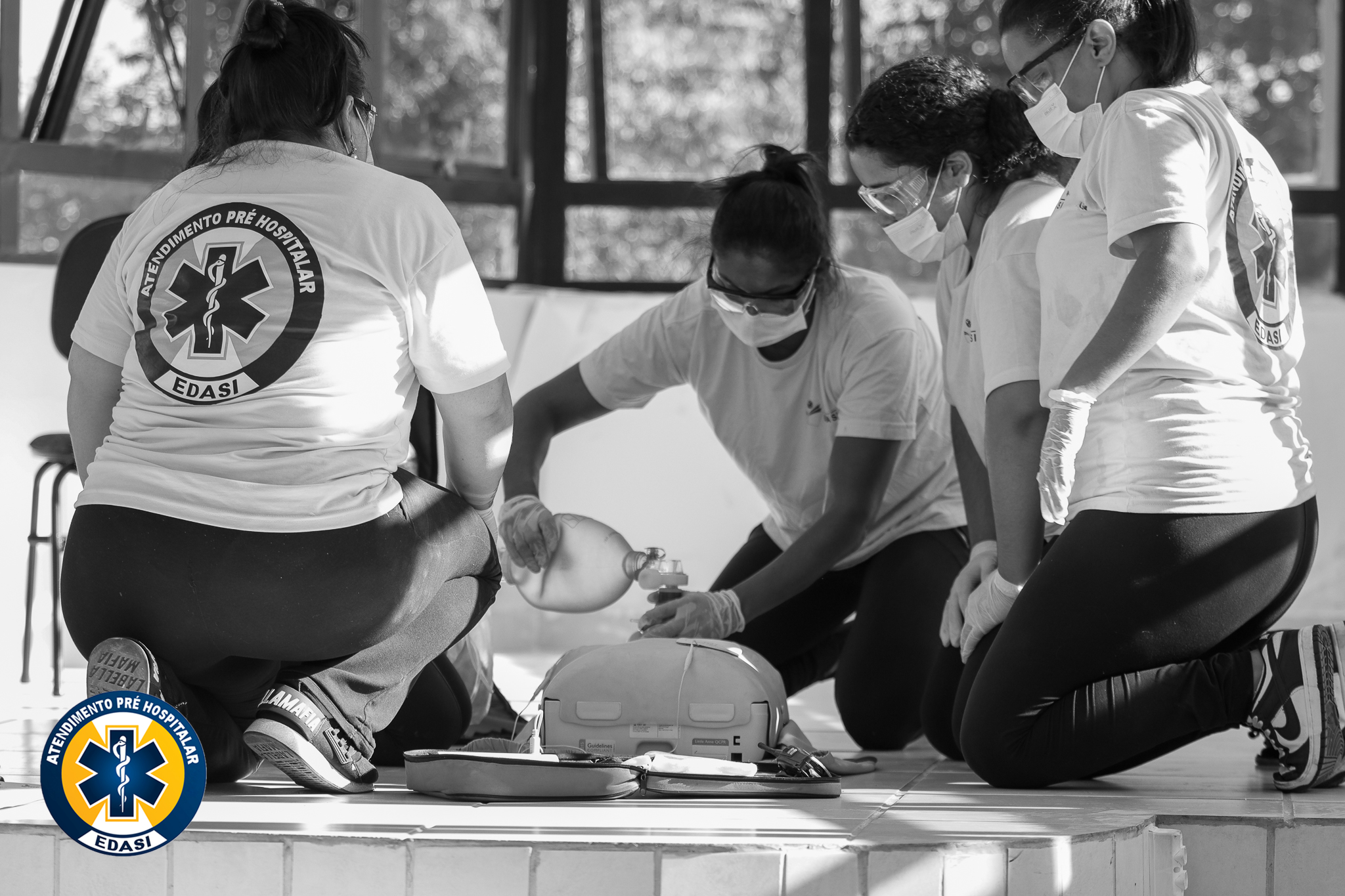 Equipe em atividade prática de atendimento pré-hospitalar do EDASI